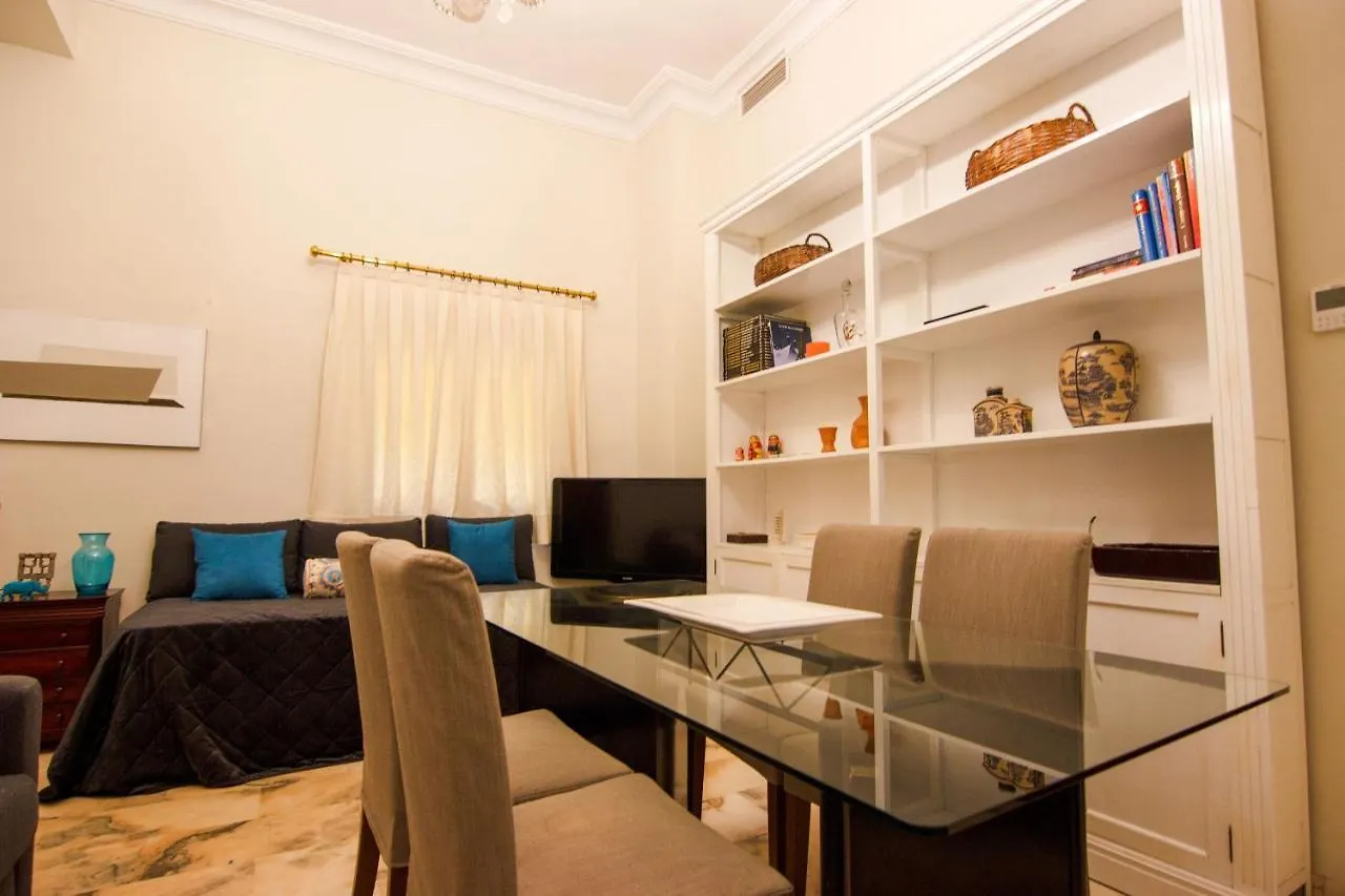 Rentalsevilla En El Mercado Del Arenal Apartamento